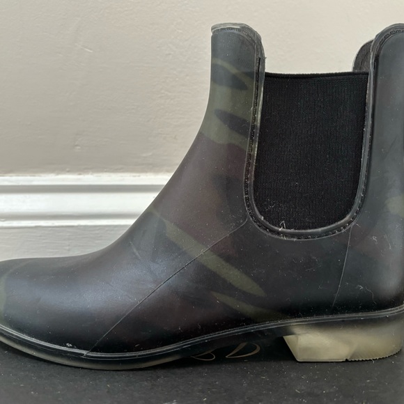 J.Crew Matte Chelsea Rain Boots, Camo, Size 7, EUC - Picture 3 of 6